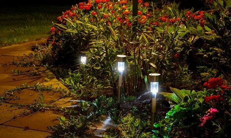 iluminacion jardin de noche